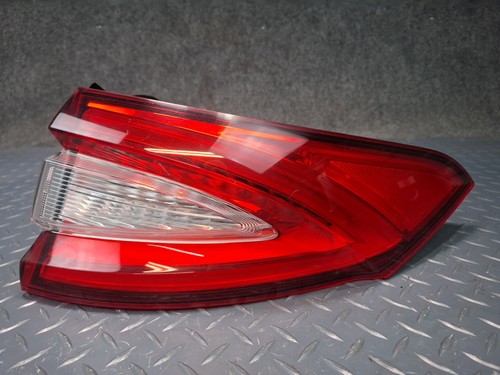 Maserati Levante 2017-2020 Rear Right Outer Tail light P/N 670106832 Photo - $328