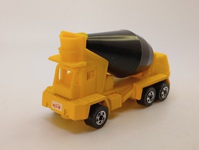 Vtg. 1991 Hot Wheels Yellow Oshkosh Cement Mixer 1:64 NICE!