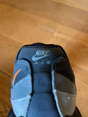 Nike Air Max Jungen Sneaker Low Top Schwarz/Grau/Orange EU 39 HV2538-001