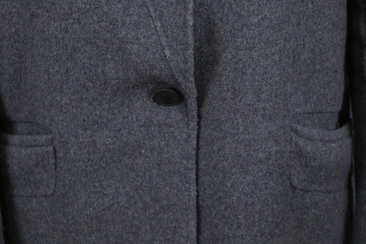 Cappotto lungo grigio VERSACE maniche lunghe tasche a filetto tasche monobottone tasche