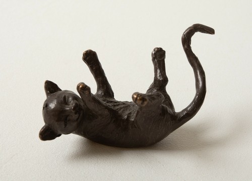 Bronze Katze Figur (B3B) Playful Happy (JSF6) 3,5" auf Rückseite