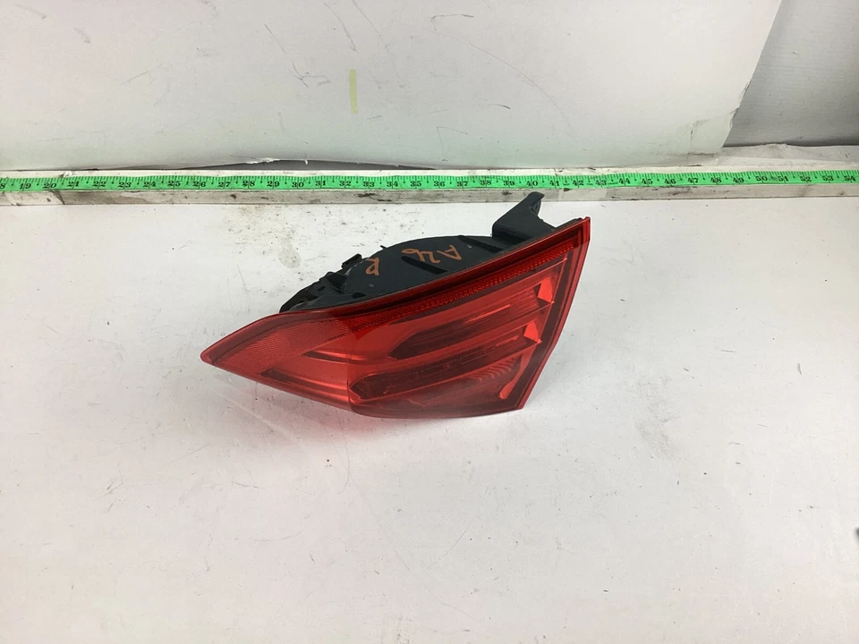 Luz trasera exterior lateral derecha BMW 320i xDrive F30 2013-2015 7372786 OEM Foto 2 de 4