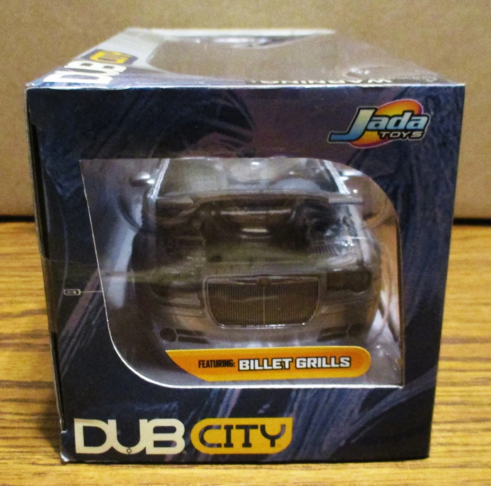 Jada Toys Chrysler 300C Silver Car 1:24 Reverse Doors 90372 Die Cast Metal 2005 - Image 4 of 4