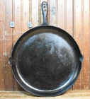 WAGNER WARE #10 CAST IRON FIRE RING SHALLOW SKILLET 3 HOLE HANDLE SEASONED