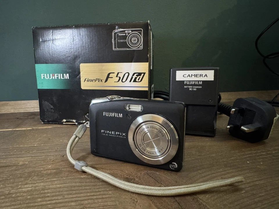 FujiFilm FinePix F50fd compact digital camera 12MP silver in box – no SD card, photo 2 of 5