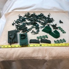 LARGE LOT OF 2" PLASTIC ARMY MEN MILITARY TOY SOLDIERS