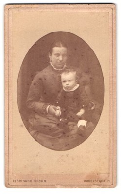 Photograph Ferdinand Krohn, Rudolstadt i.T., mother with her child 