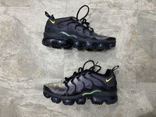 nike vapormax plus black volt
