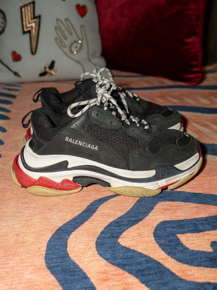 Balenciaga Triple S sneaker in black and red double foam mesh 42