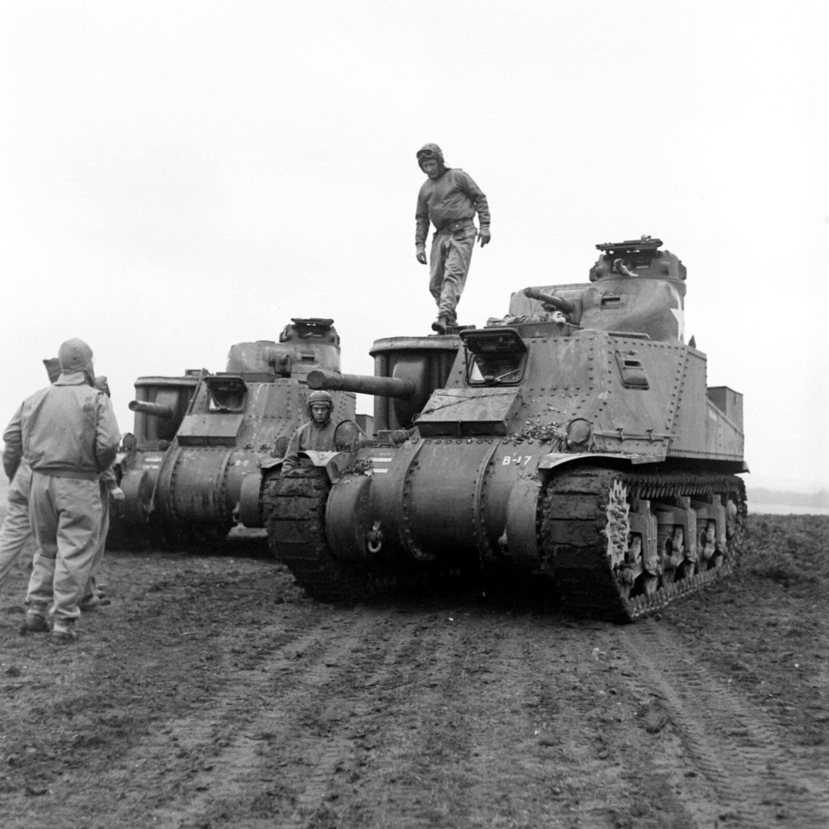 WW2 WWII Photo World War Two / US Army M3 Lee Tanks in England