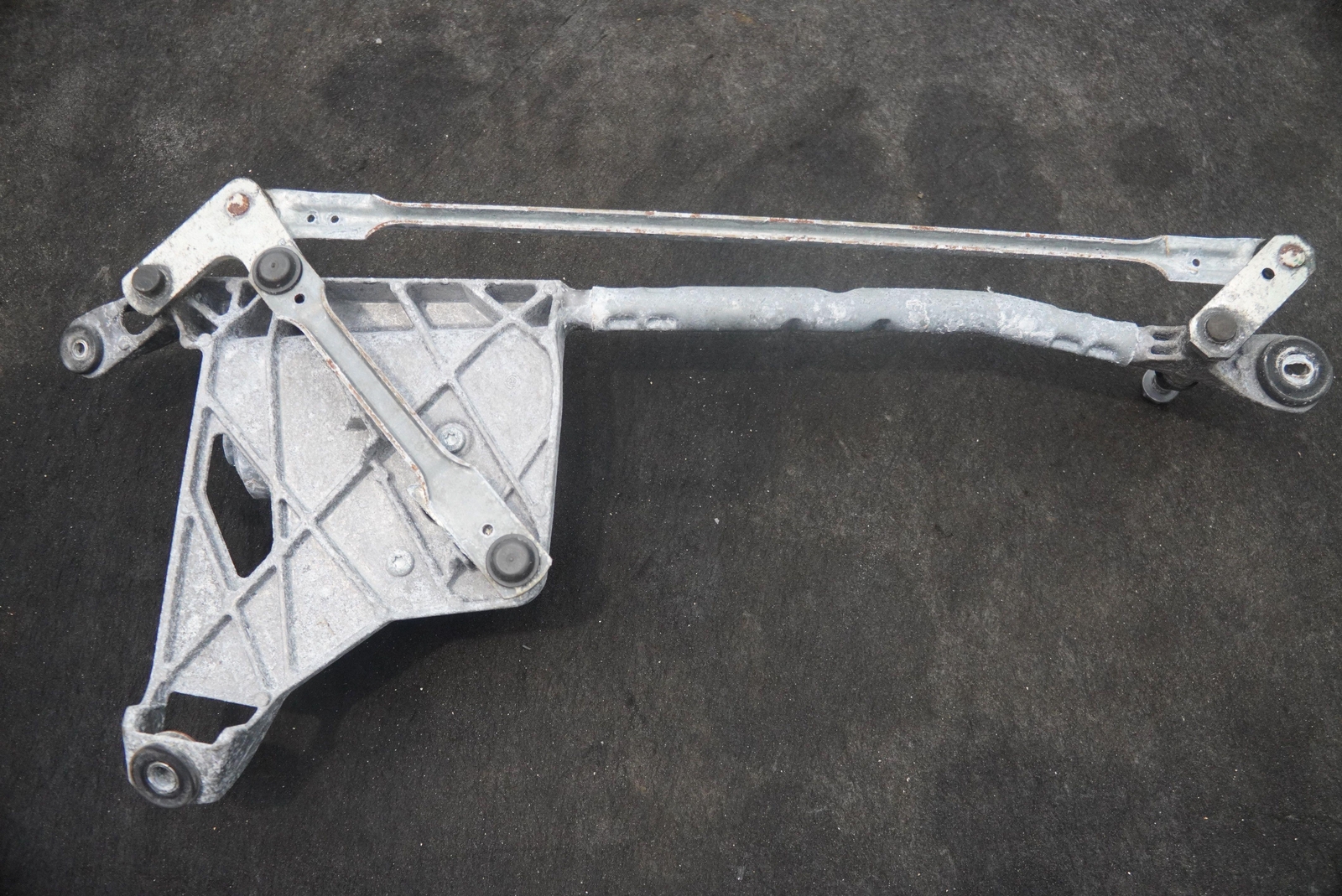 Front Windshield Wiper Motor Linkage 4M8955023D OEM Lamborghini Urus 2024