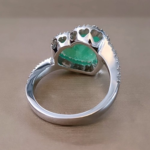 Anello SMERALDO naturale COLOMBIA taglio CUORE e DIAMANTI in oro bianco 18 kt - Foto 10 di 13