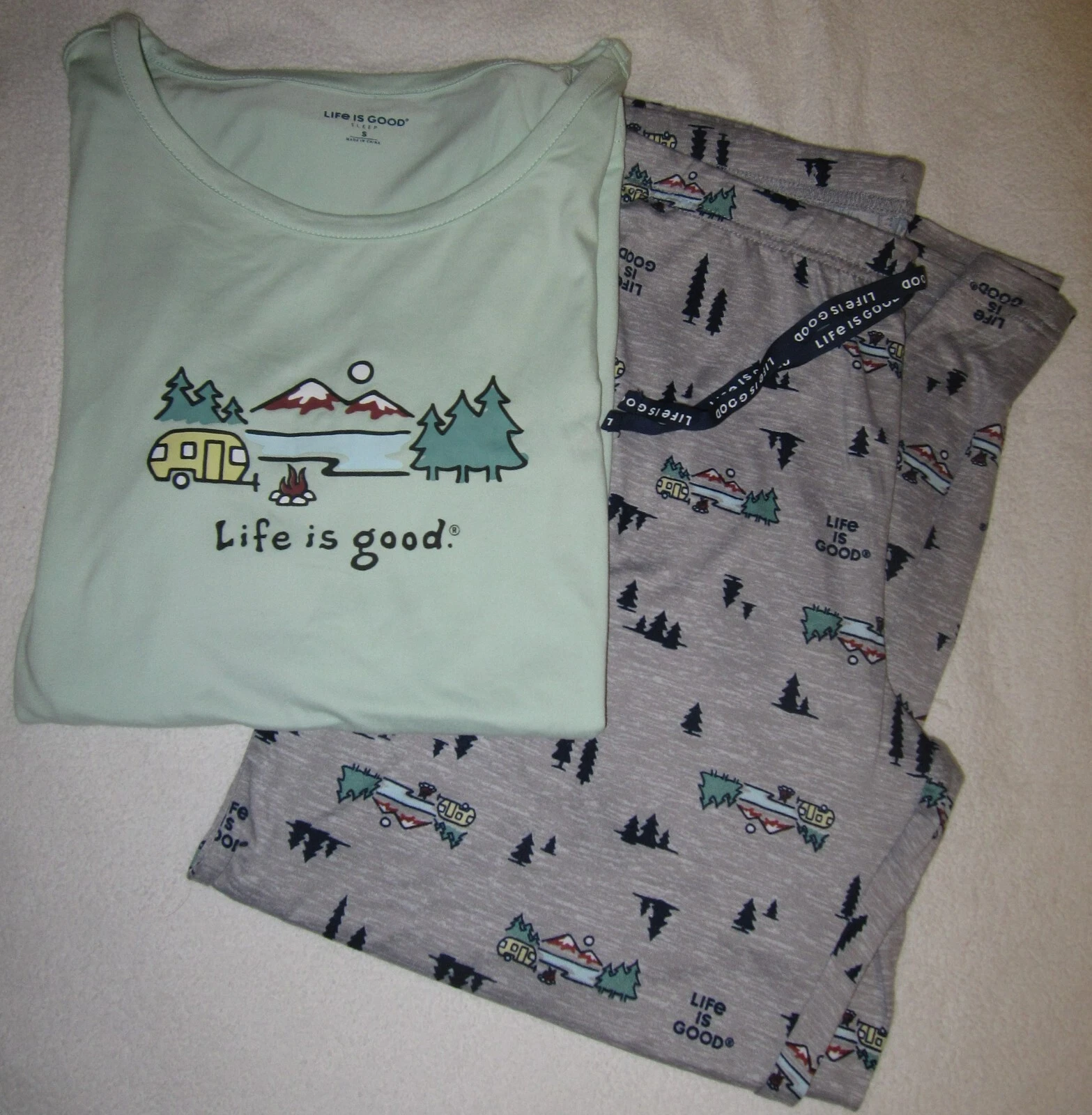 LIFE IS GOOD NEW 2pc Camping Camper RV Pajama Set Shirt Capris NWT Women Small S
Opens in a new wind