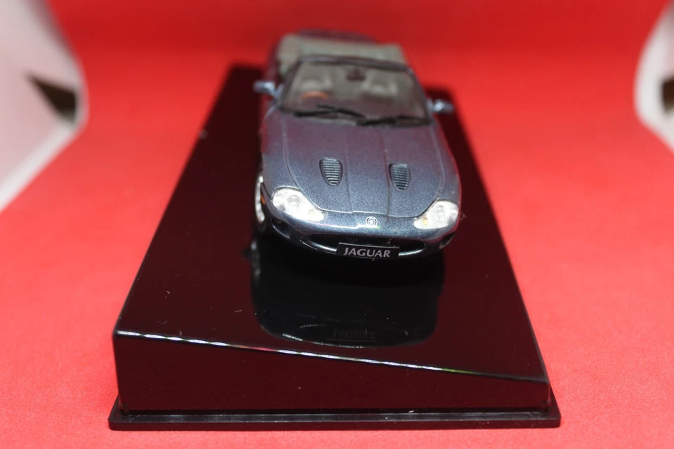 1/43 Jaguar XKR Cabrio - AUTOART - Immagine 3 di 4