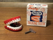 Original Yakity Yak Talking Teeth Chattering 1949 Novelty Toy