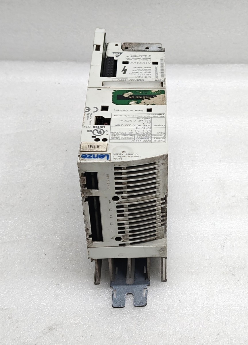 Variateur Lenze 8200 Vector E82EV371_2C200 – 0.37kW / 0.5 HP, Occasion En Excellent état