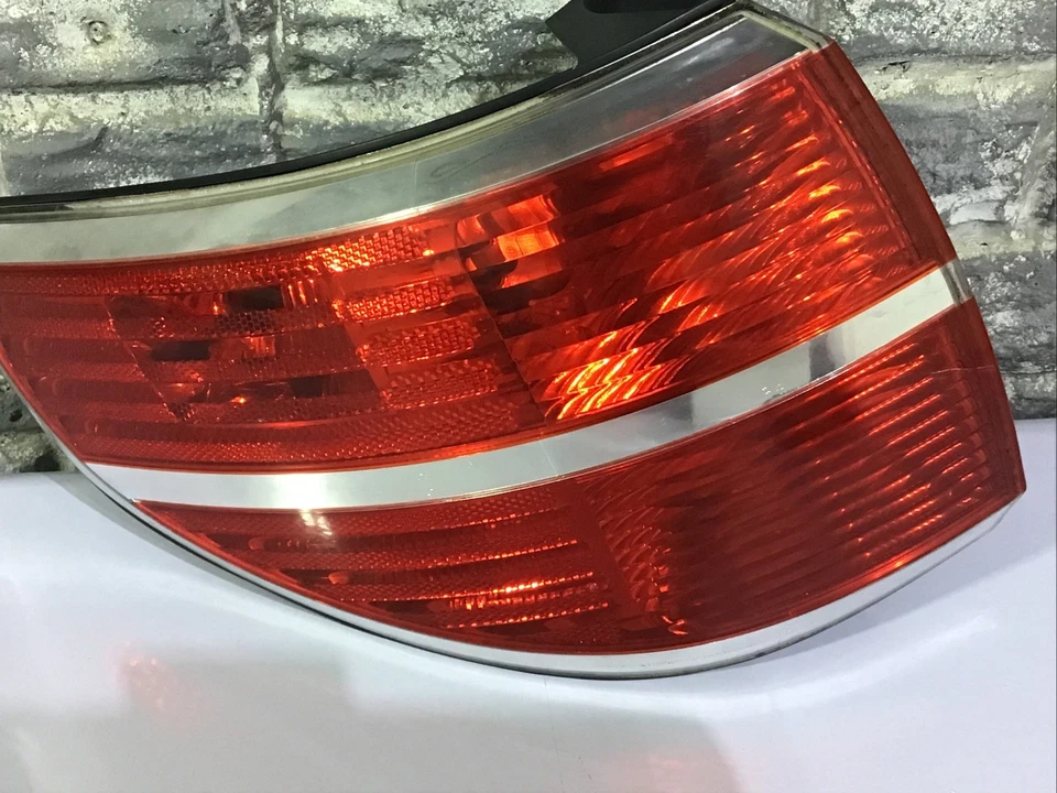 Luz trasera izquierda Saturn Outlook 2007-2010 (lado del conductor) OEM, COMPLETA Foto 3 de 4