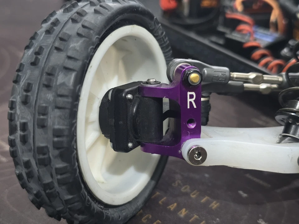 Schumacher Cougar Front Hex Conversion Kit - Image 2 of 3