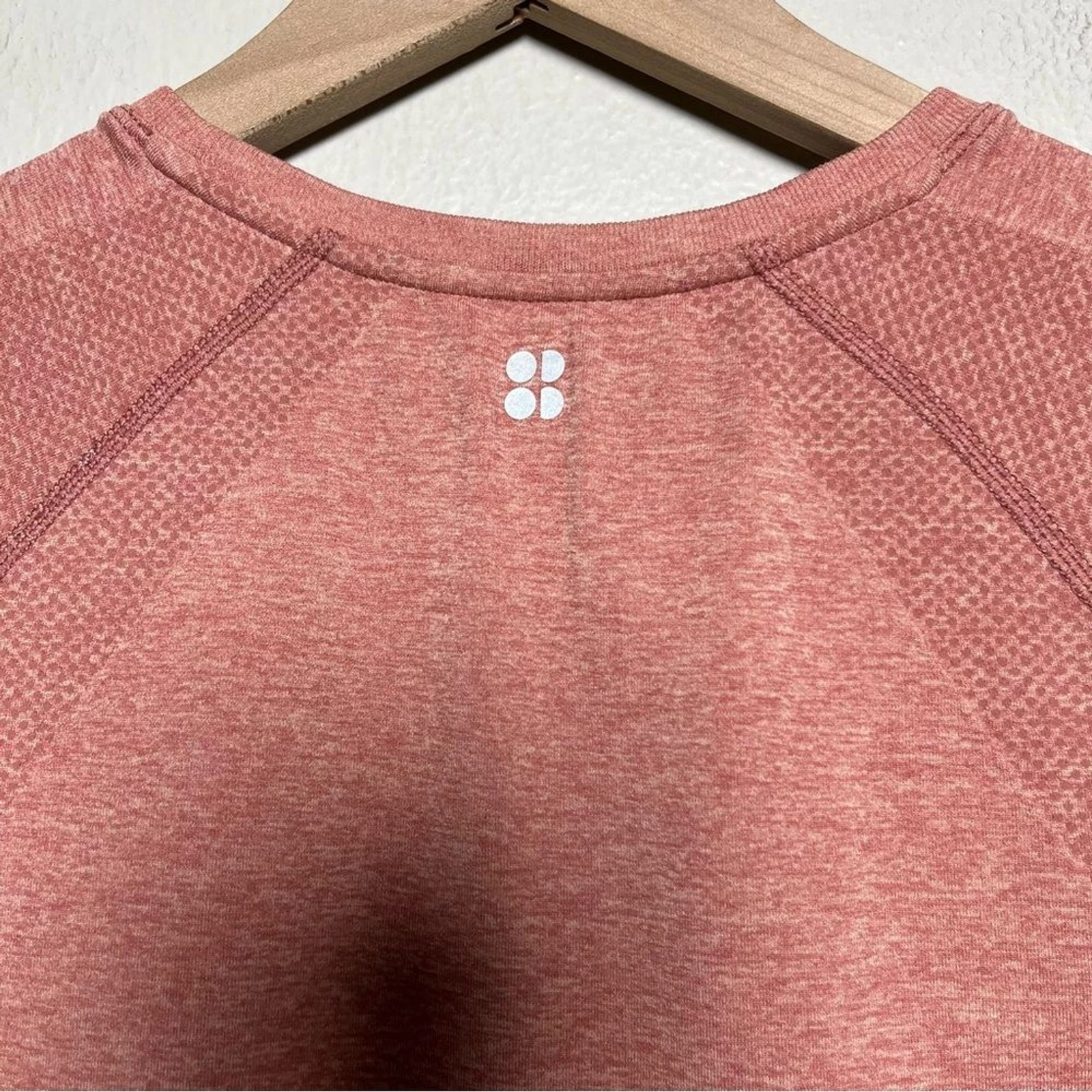 sweaty-betty athlete seamless workout tee top short sleeve shirt
