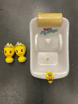 Bratz Big Babyz Bathtime Blitz 2 Rubber Duckies & 1 Badewannenzubehör & Requisiten 
