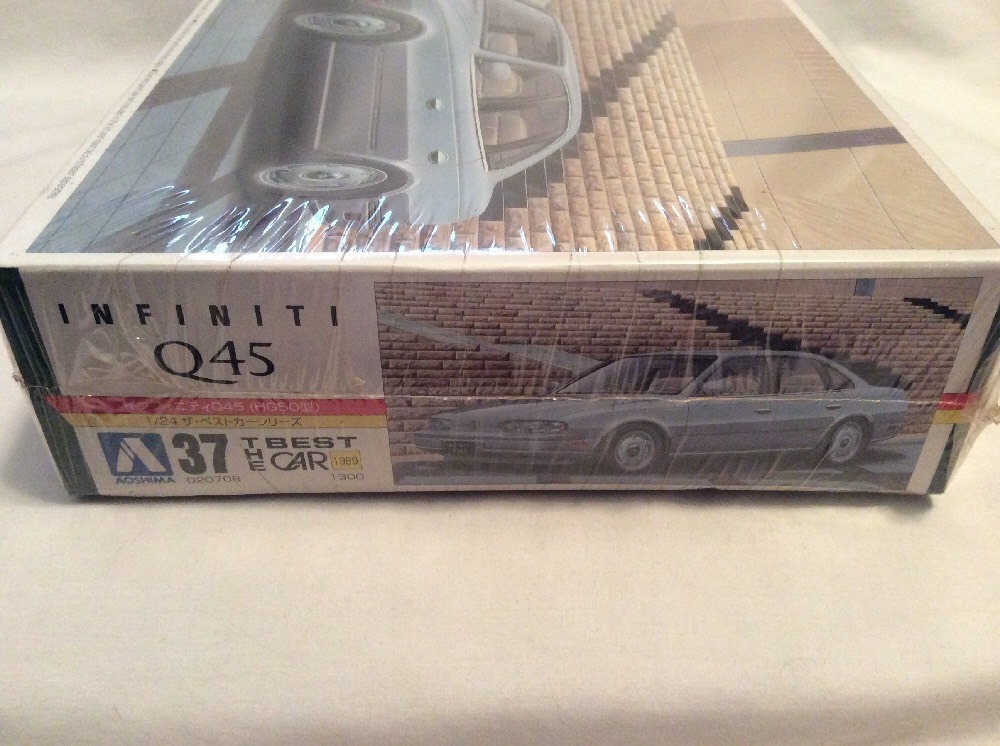 Maquette Aoshima 1/24 – INFINITI Q45 Ref 66 – Neuf En Boîte – Japon
