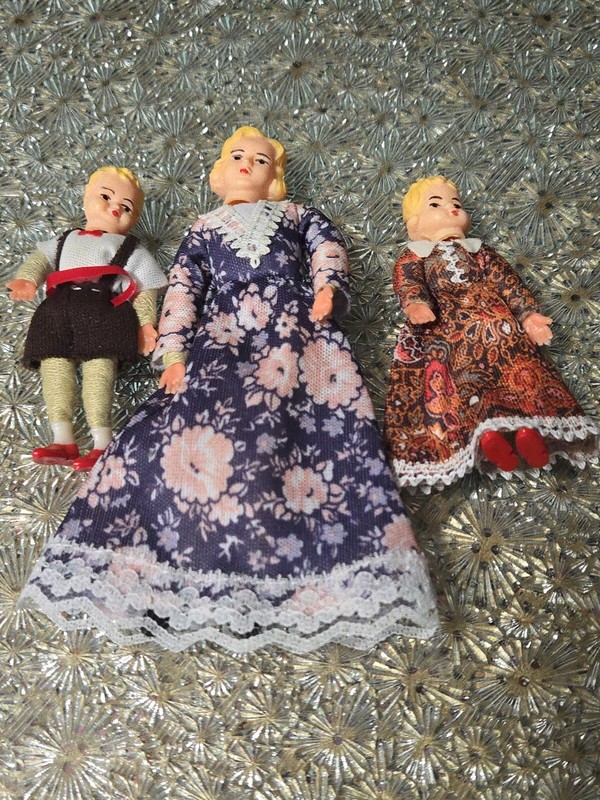 VTG GERMAN CACO WRAPPED LEGS MINI DOLLHOUSE DOLLS Mother, Son, Daughter SW#232