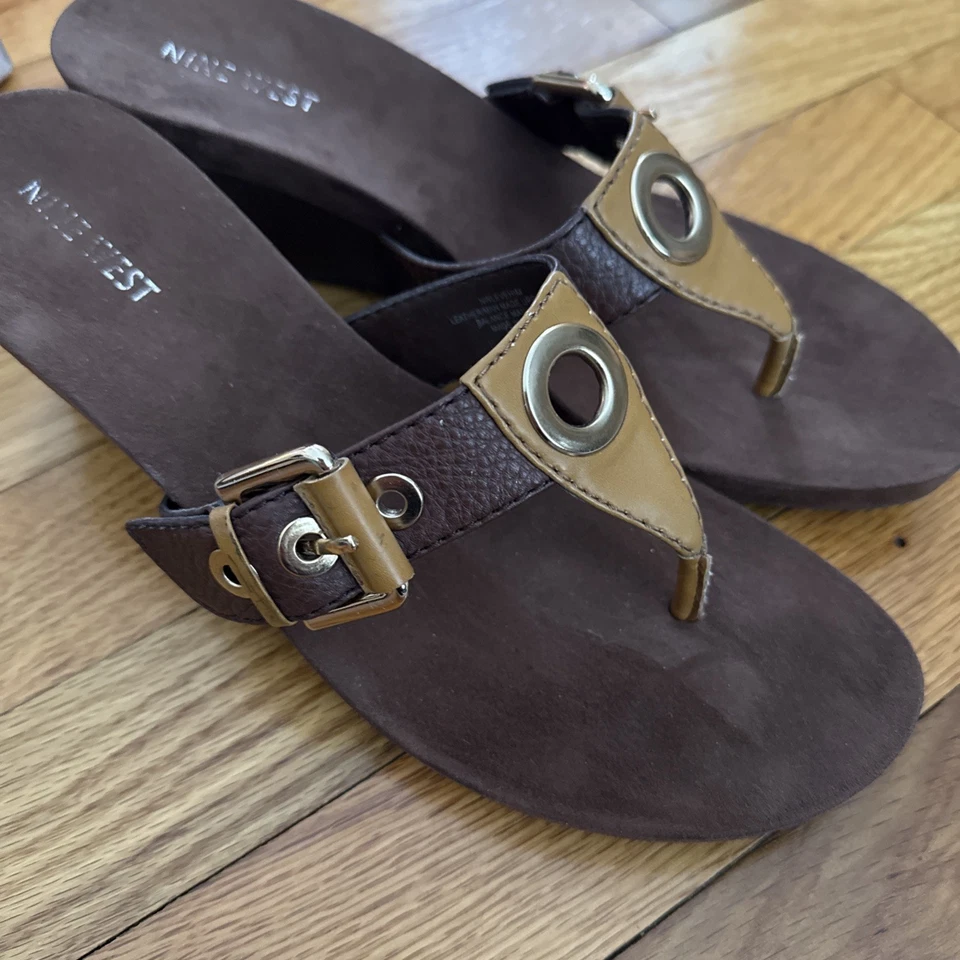 Nine West Women’s Wedge Sandals Brown Tan Gold Buckle Sz 8.5 - Image 4 of 4