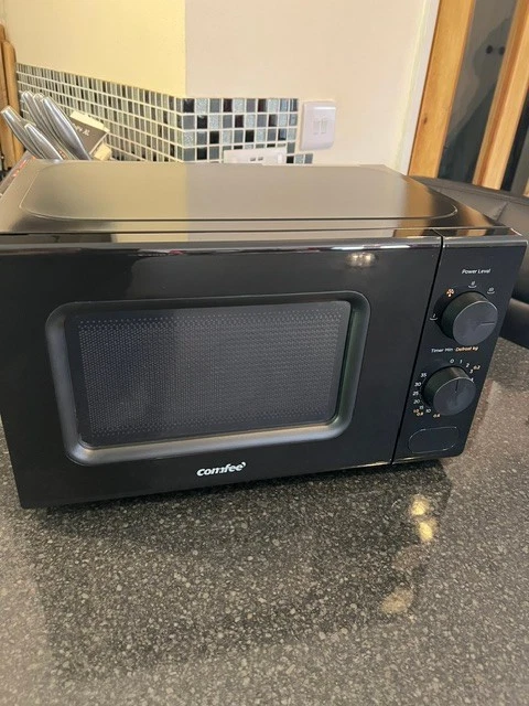 COMFEE 700W 20L Microwave Oven - CM-M202CC Black (AG290)