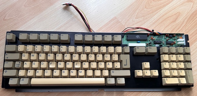 Mitsumi Keyboard For AMIGA 500/A500+ Red/Green, Works #28 26
