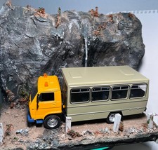 M1:43 VW-MAN-Umbau, aus 2 Modellen, Personentransporter für Bergbau und Landwirt