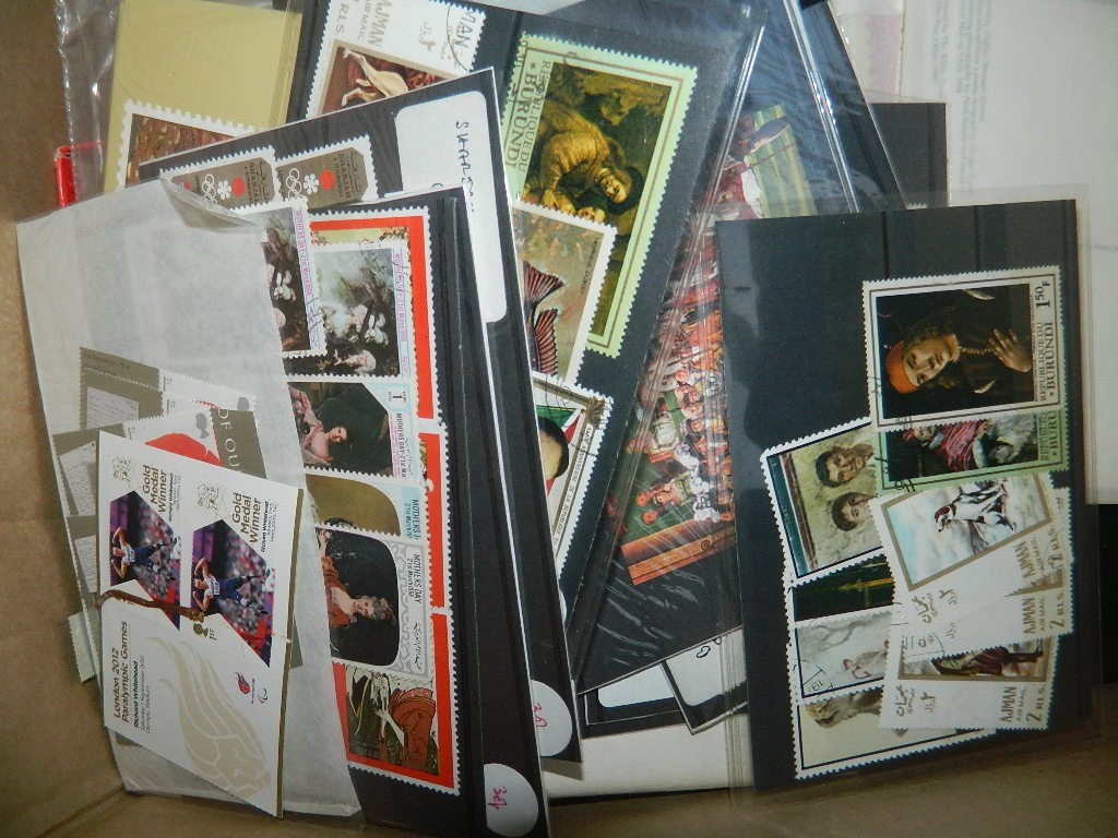 WORLD 7.7KG STAMPS ASSORTMENT IN LARGE BOX FESTIVE SORTER!