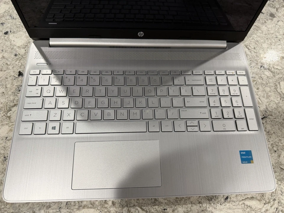 Portátil HP 15.6" (15-dy2005tg) | Pentium Gold 7505 | 8GB Ram | 256GB SSD | Win 11 Foto 2 de 4