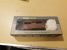 1 x G & R Wrenn 8T Cattle wagon in good condition, missing insert on box