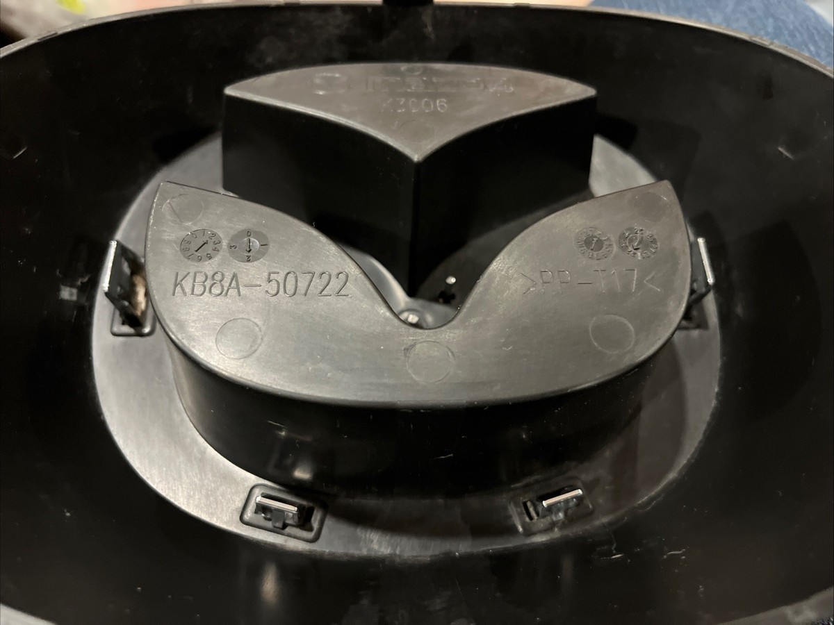 Mazda Cx-5 2017 2018 2019 2020 Grille Bracket With Chrome Emblem