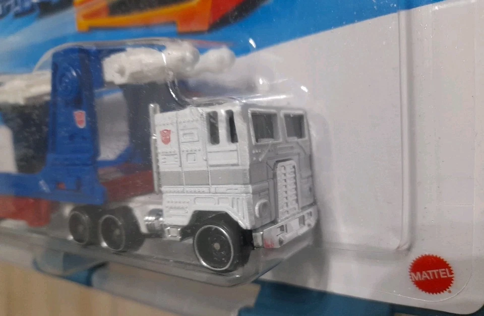 HotWheels -Track Fleet Transformers Ultra Magnus - licensed by Hasbro - Immagine 3 di 4