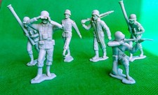 Vintage 1963 Louis Marx RARE White Toy Soldiers Lot of 4 Plus 2 Unbranded 2.5"