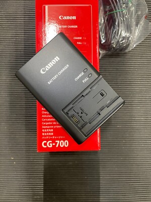 Akku-Ladegerät Canon EOS CG-700 Eingang 100-240V Ausgang 4.2v Neu Unbenutzt