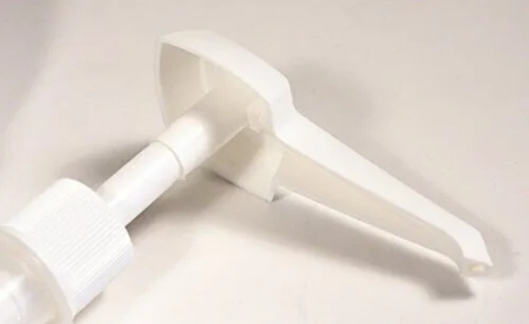 Carlisle 38310 Universal Condiment Pump Dispenser Kit 5 Lids White for