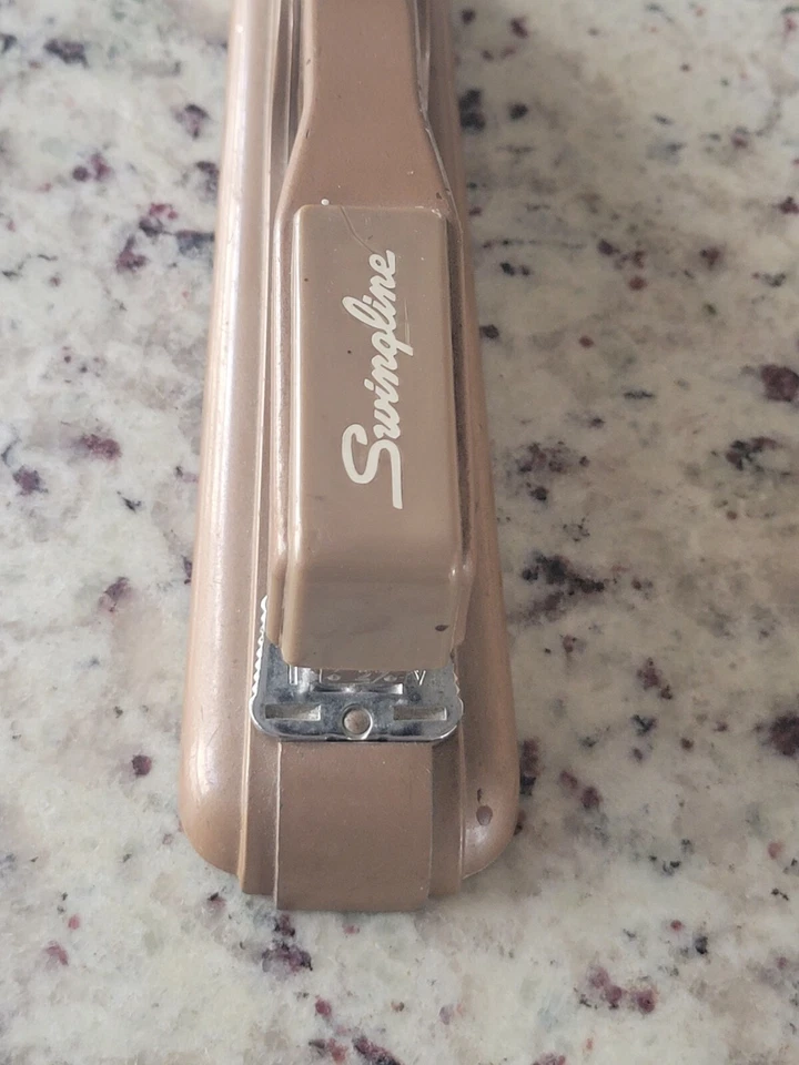 Vintage SWINGLINE Model No.27 Art Deco Desk Stapler Beige W/ Staples Made in USA - Image 4 of 4