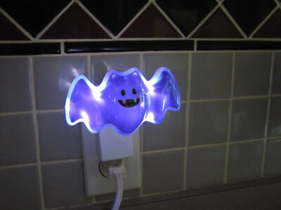 Bath & Body Works NEW Halloween Purple Bat Glowing Light Up Wallflower Plug 2022