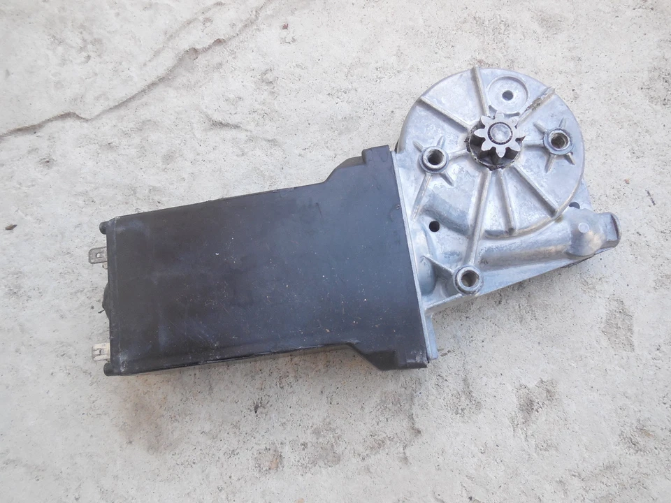  Motor de ventana Porsche 911 ('70-'86) (izquierda, lado del conductor) BOSCH 0 130 820 029 #3 Foto 2 de 4