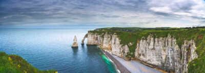 Wandbild: Klippe Etretat Aval, Felsen und natürlicher Bogenmarkstein und [...]