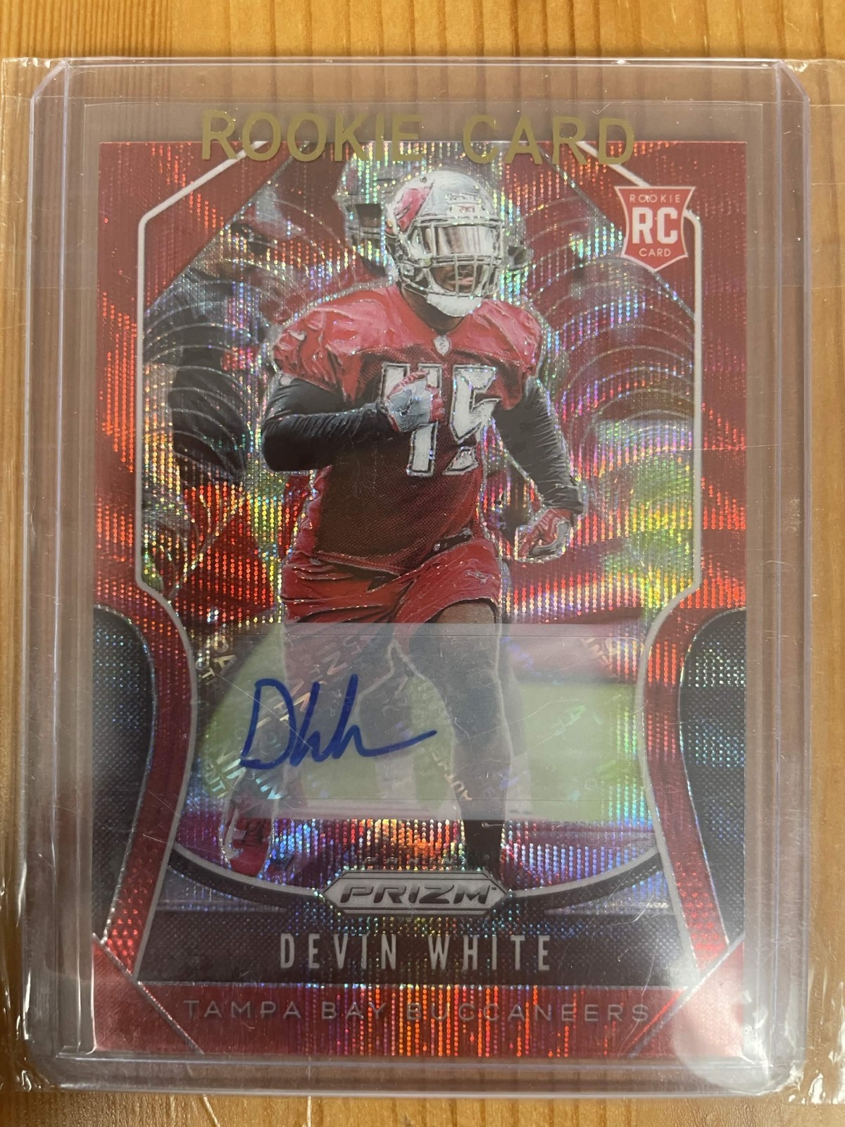 2019 Panini Prizm Devin White Rookie Auto Red Wave Prizm 01/149 RC Buccaneers