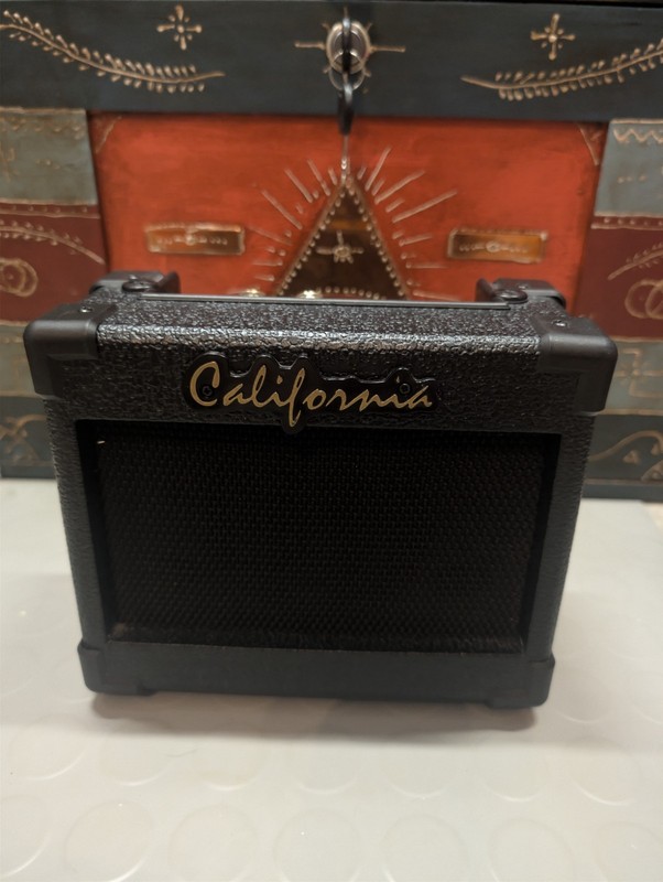 California Mini Guitar Amp 9 Volt