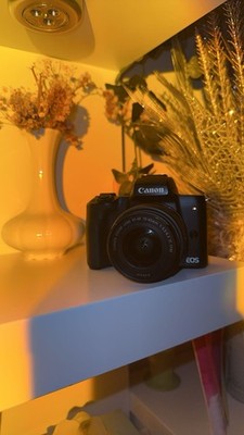 Canon EOS M50 in sehr gutem Zustand   perfekte Systemkamera für Foto & Video