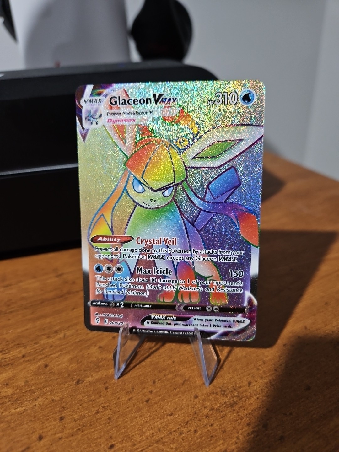 Glaceon VMAX 208/203 Evolving Skies Rainbow Rare Holo Card