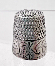 Antique Sterling Silver Thimble w Feather Scroll Design No Monogram Small Size