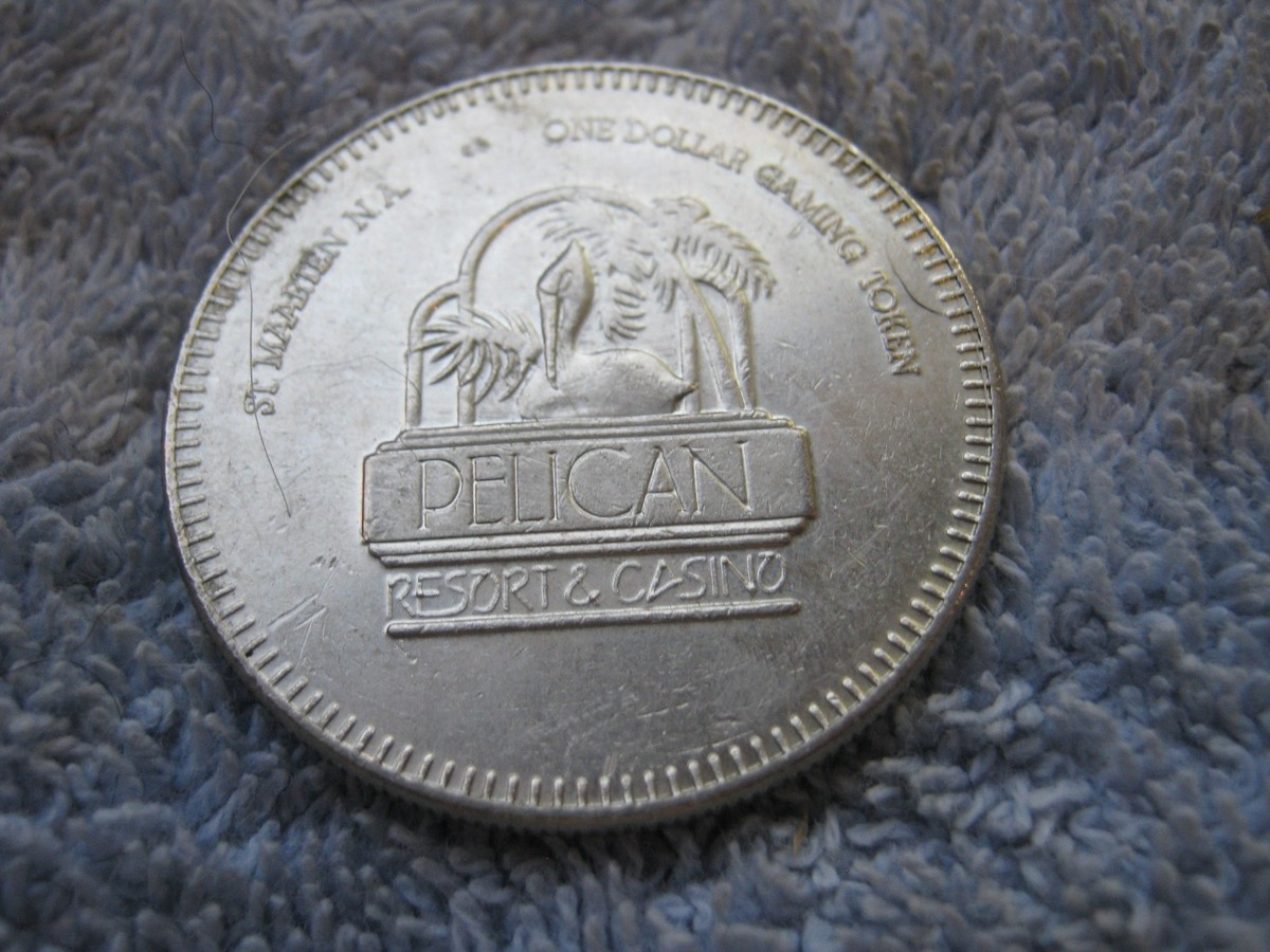 Symbolisches Bild eines Pelikans und Casino-Chips als Darstellung der Pelican Casino Marke
