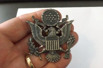 MILITARY BADGE USAF UNITED STATES AIR FORCE OFFICER'S VISOR 6.25 X 5.5CMS (276) - Image 1 of 4