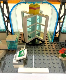 LEGO CITY: Airport (7894) + Airplane - 2006 Retired - 95% Complete- PLEASE READ